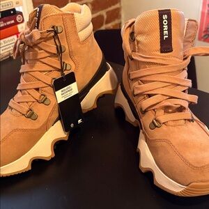 SOREL Kinetic Boot / Sneaker